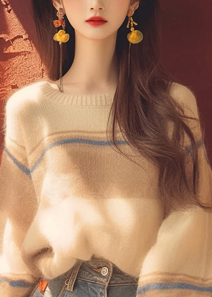 Classic Vintage Sweater with a Flattering Fit