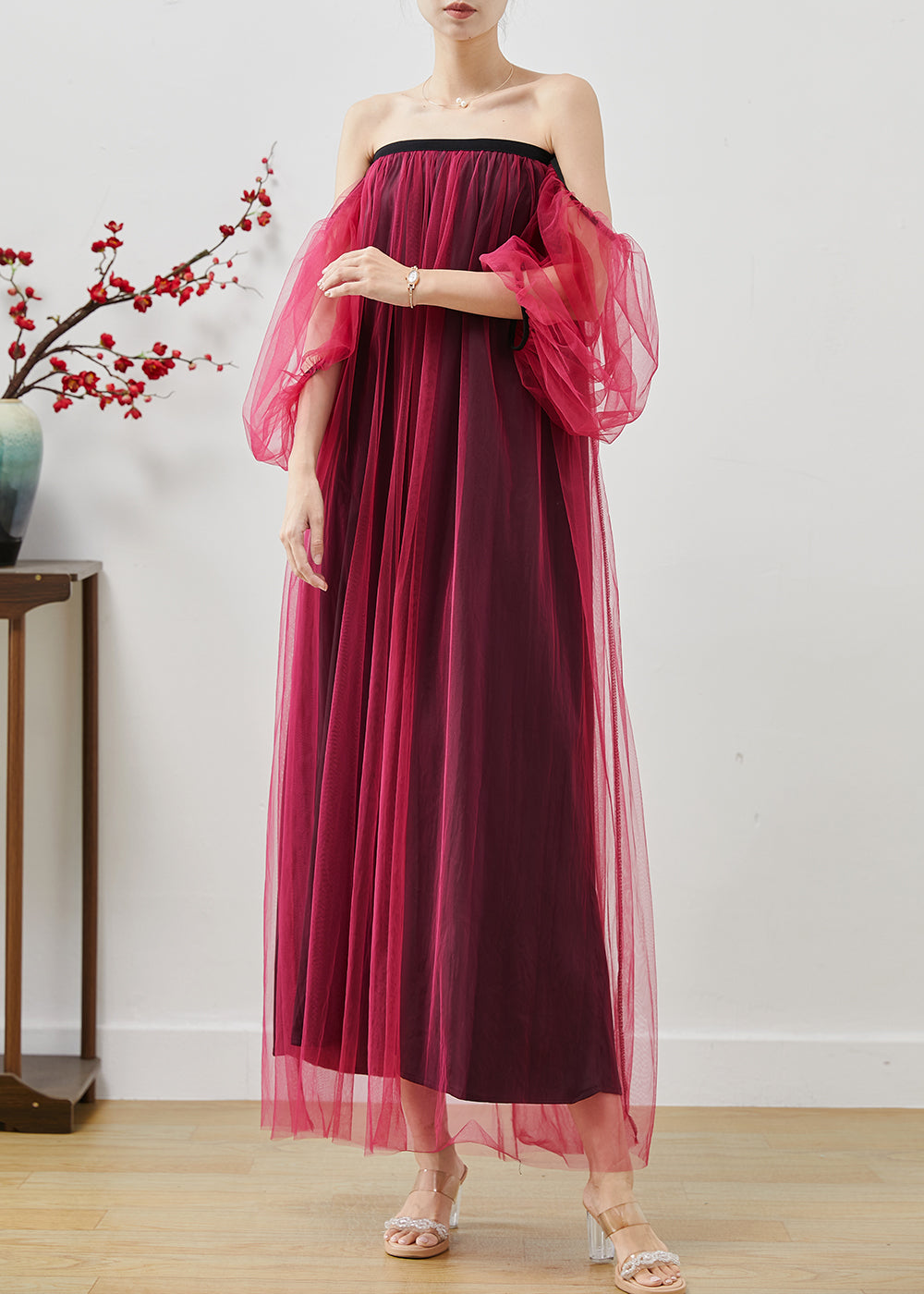 Beautifully Finished Dress in a Timeless Design