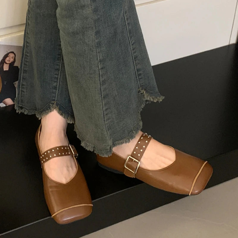 Graceful Orthopedic Flats for Modern Look