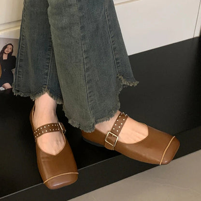 Graceful Orthopedic Flats for Modern Look