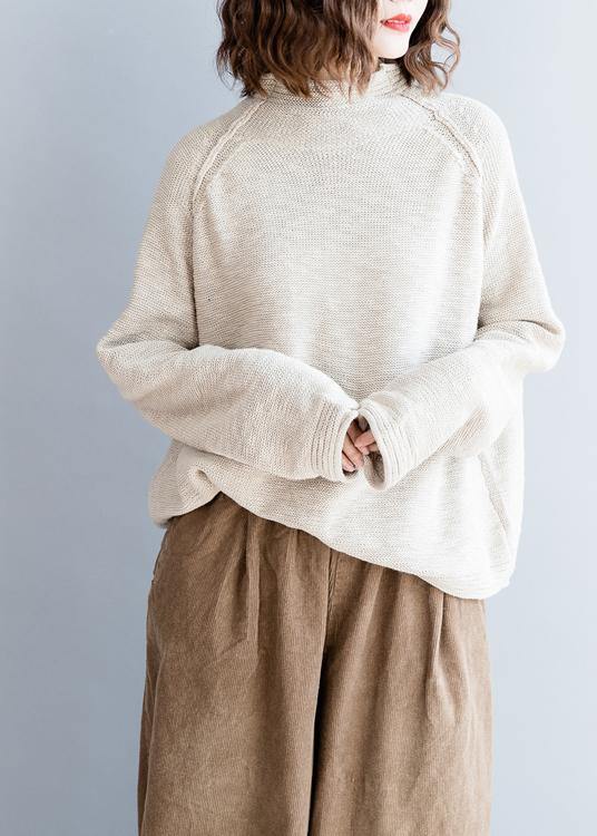 Classic Vintage Blouse with a Flattering Fit