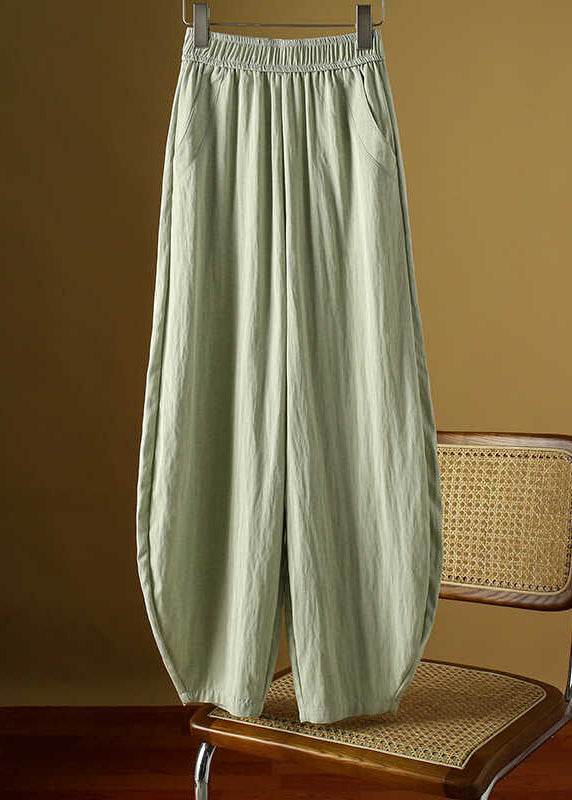 Effortlessly Elegant Pants with a Timeless Design