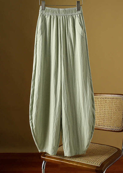 Effortlessly Elegant Pants with a Timeless Design