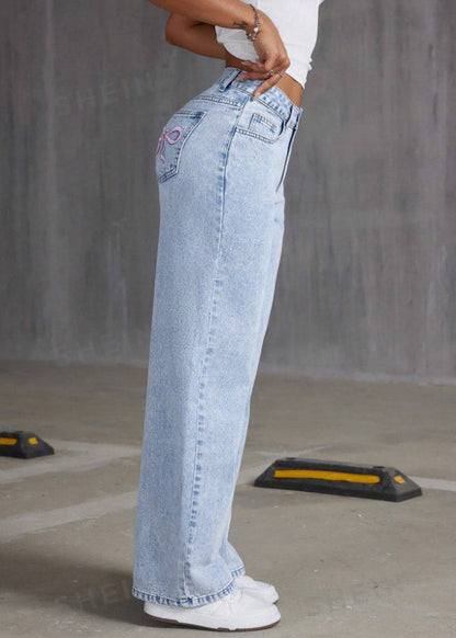 Effortlessly Elegant Pants with a Timeless Design