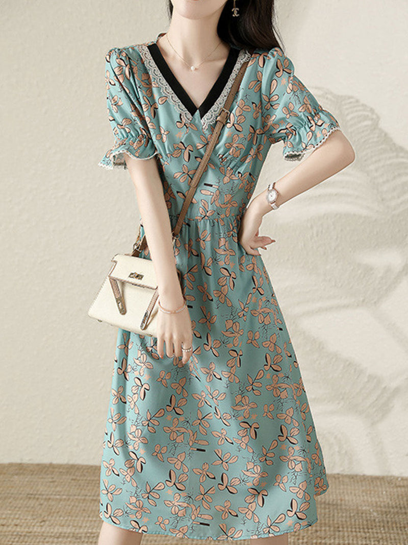 Beautifully Finished Dress in a Timeless Design