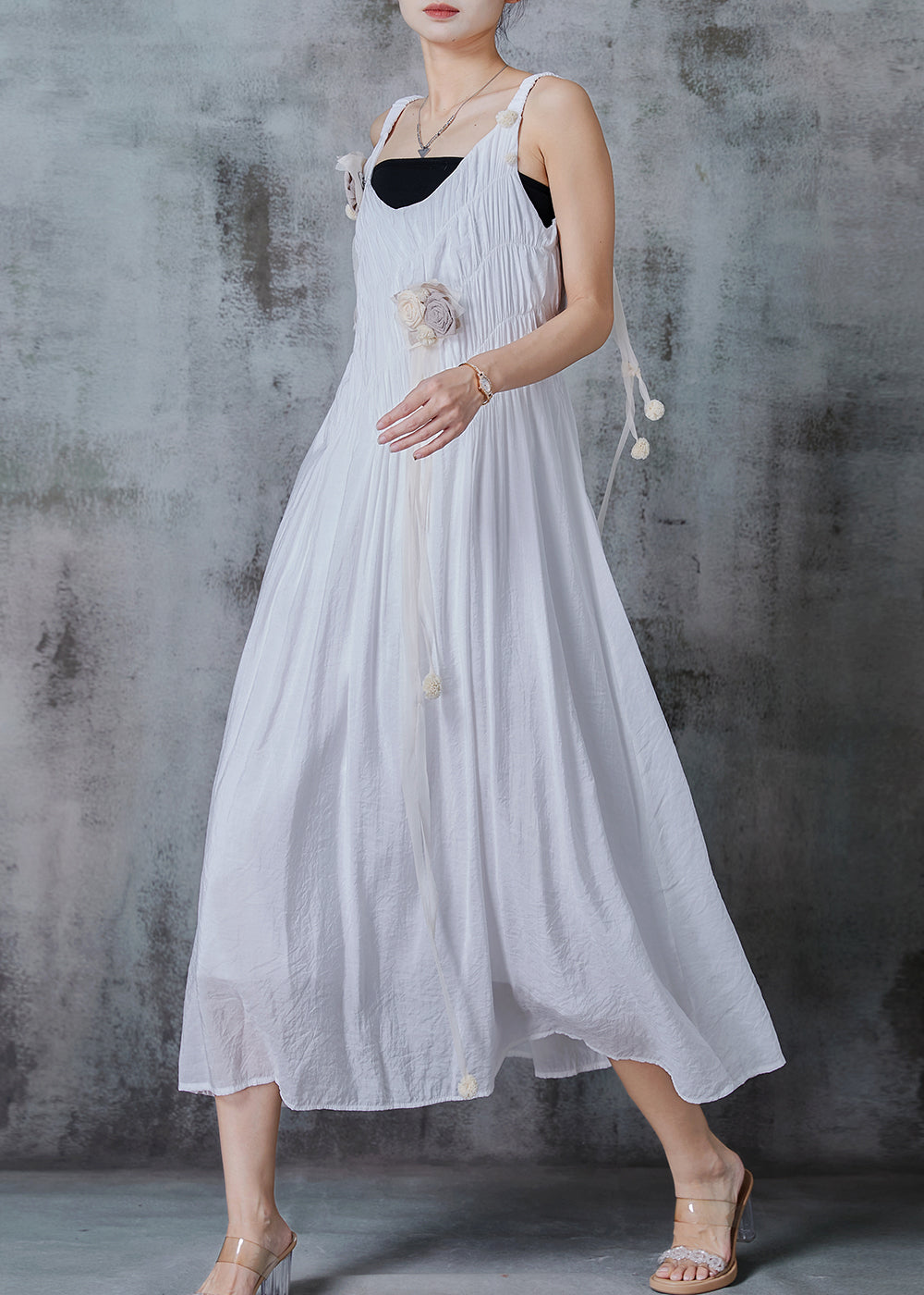 Beautifully Finished Dress in a Timeless Design