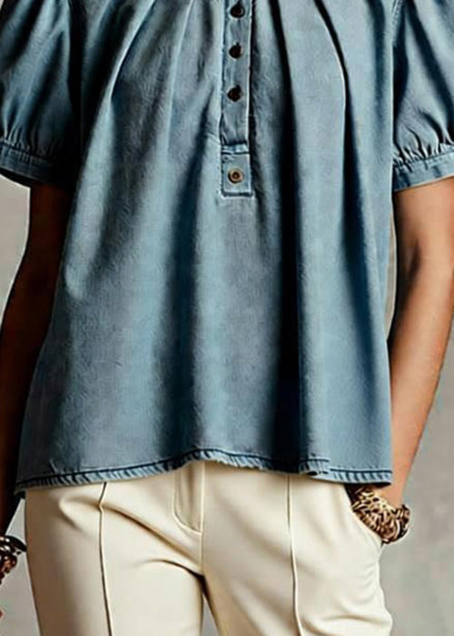 Effortlessly Elegant Top with a Timeless Design