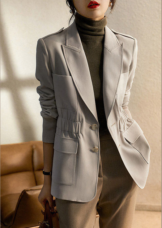 Well Tailored Coat with a Graceful Silhouette