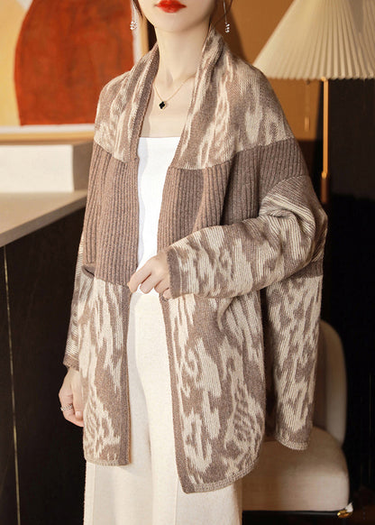Well Tailored Cardigan with a Graceful Silhouette