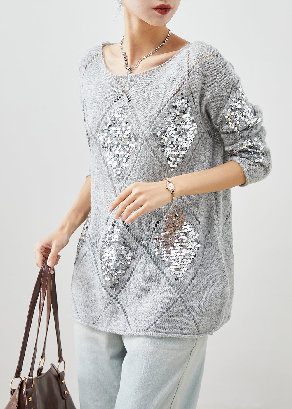 Effortlessly Elegant Sweater with a Timeless Design