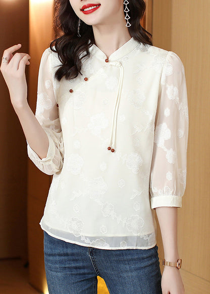 Classic Vintage Blouse with a Flattering Fit