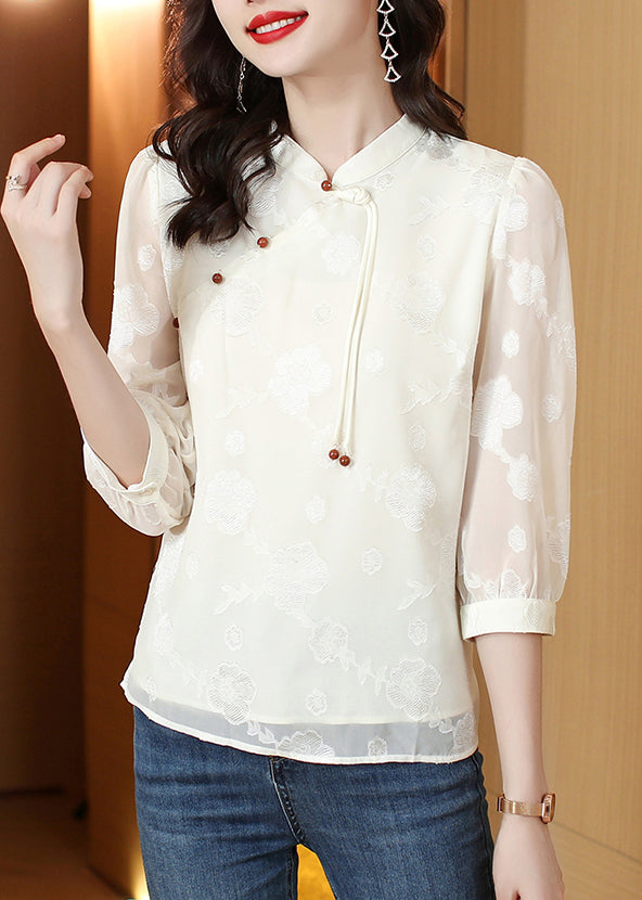 Classic Vintage Blouse with a Flattering Fit