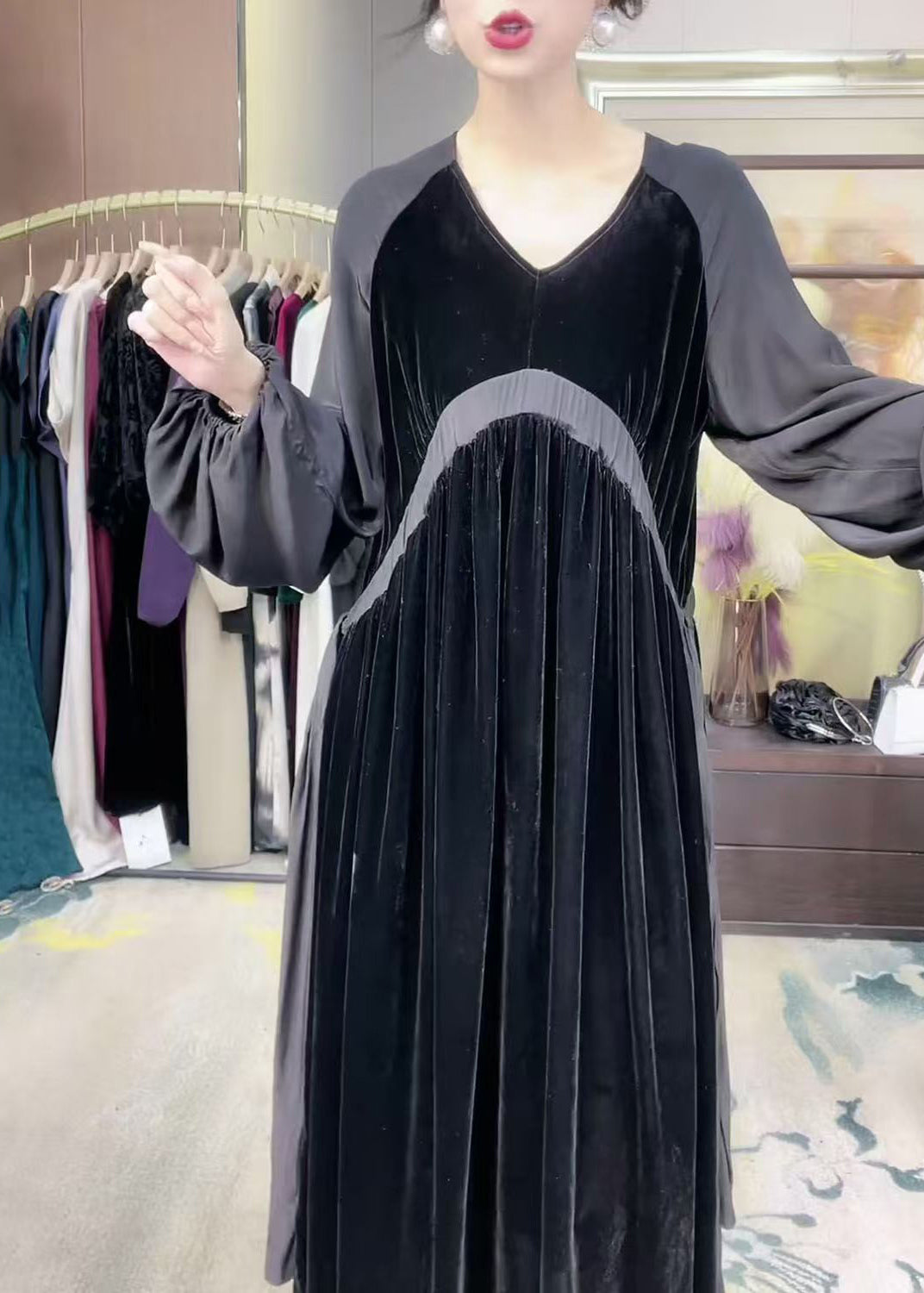 Classic Vintage Dress with a Flattering Fit