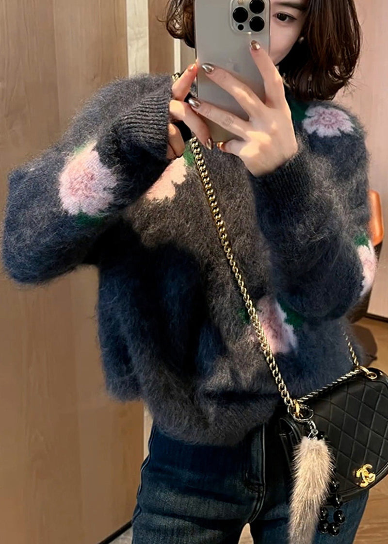 Effortlessly Elegant Sweater with a Timeless Design