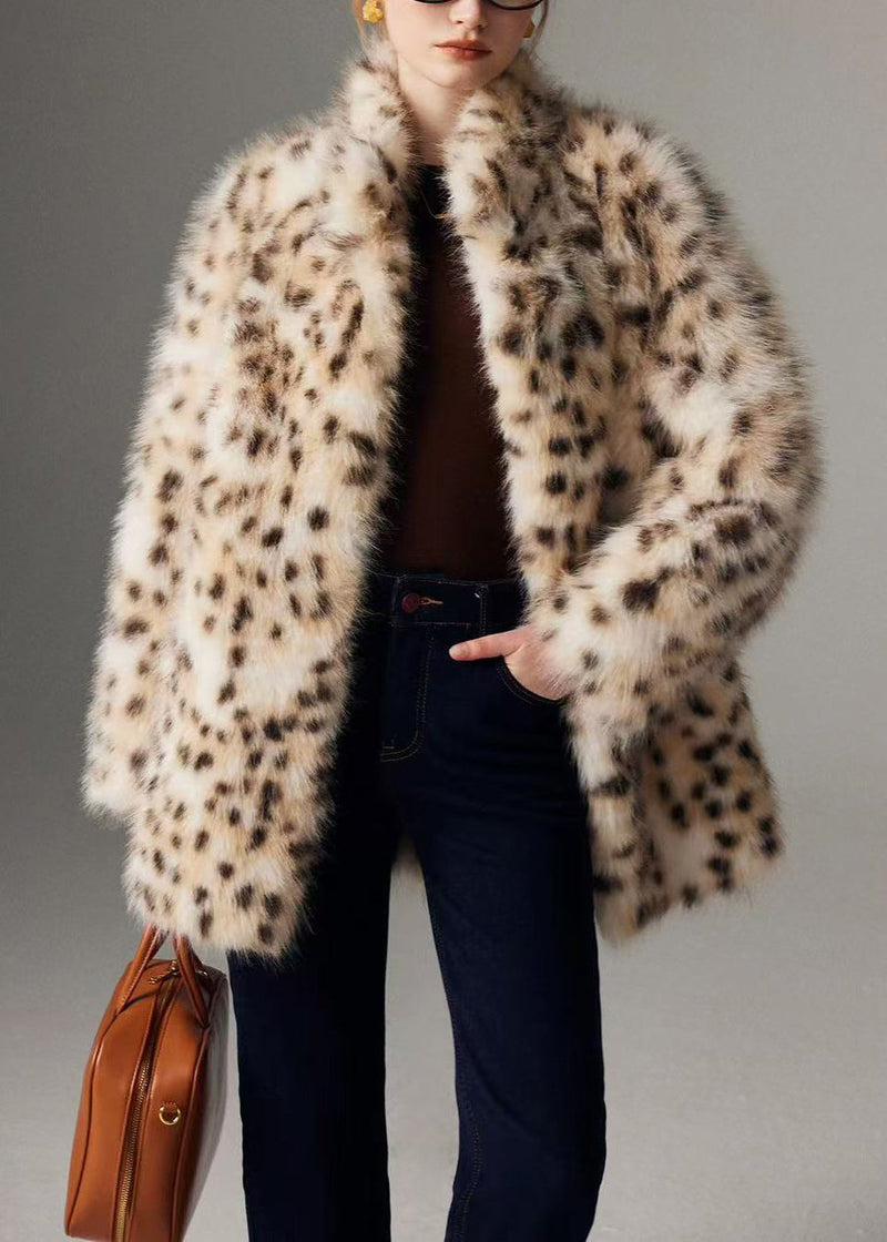Effortlessly Elegant Coat with a Timeless Design