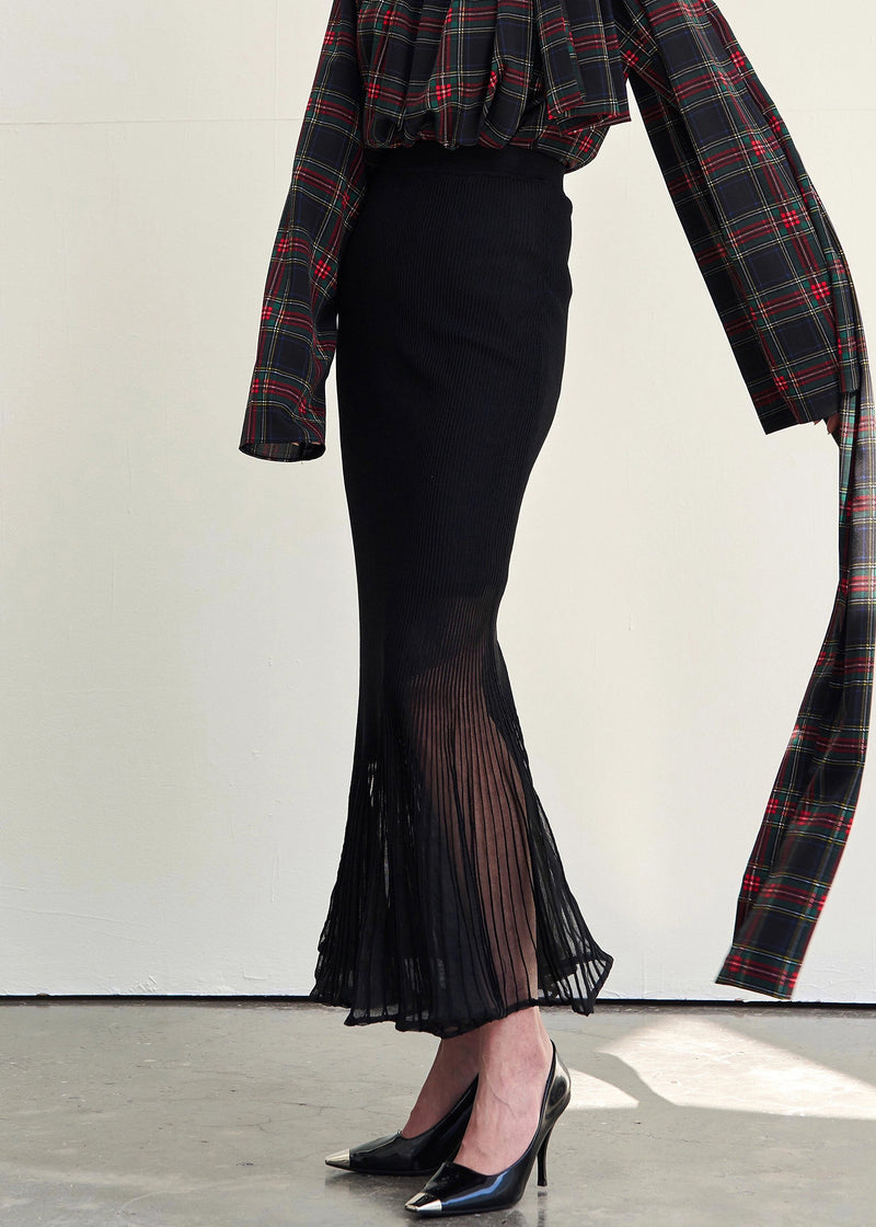 Well Tailored Garment with a Graceful Silhouette