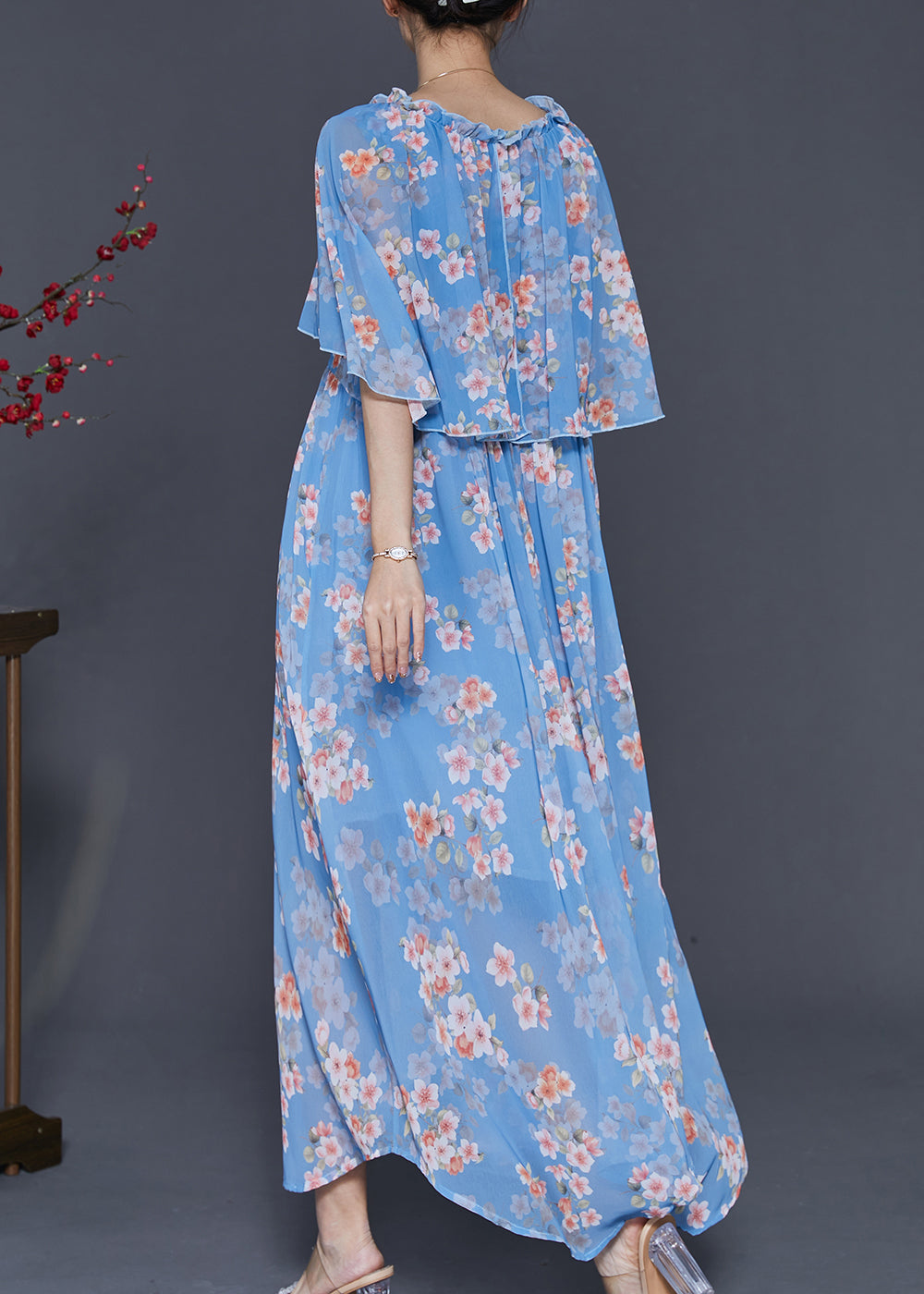 Beautifully Finished Dress in a Timeless Design