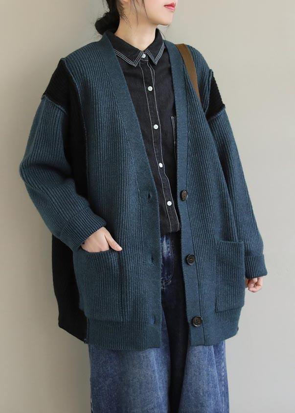 Classic Vintage Sweater with a Flattering Fit