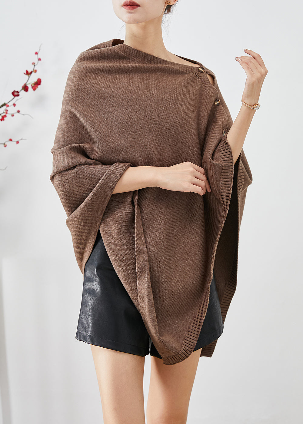 Effortlessly Elegant Top with a Timeless Design