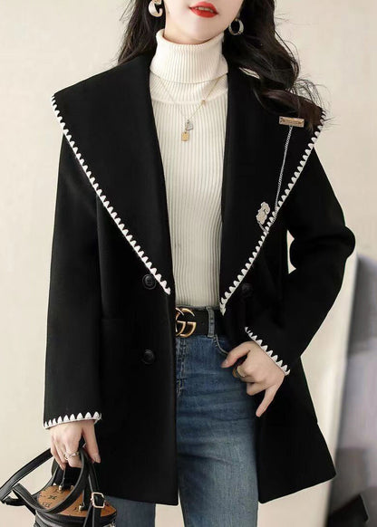 Effortlessly Elegant Coat with a Timeless Design