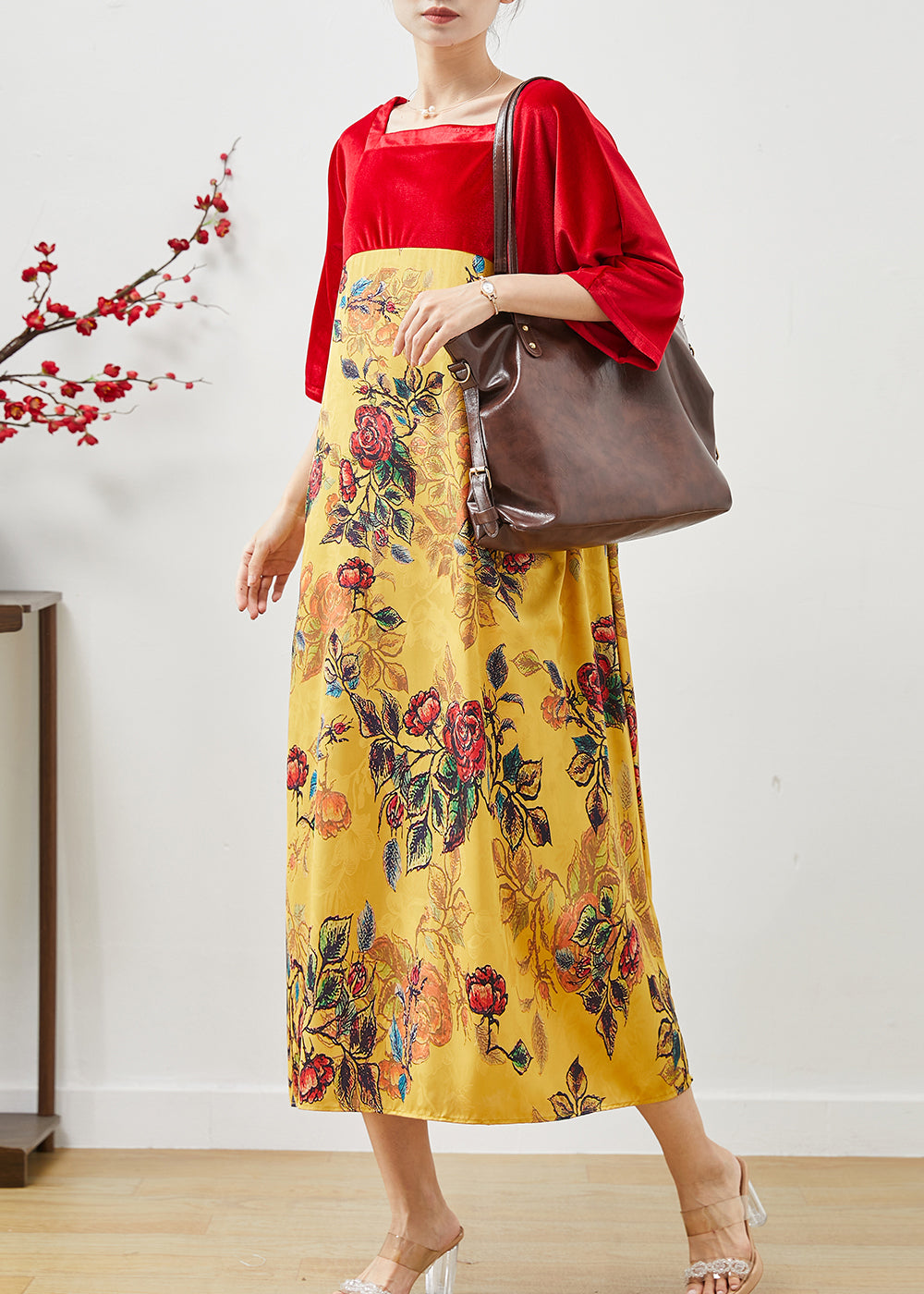 Beautifully Finished Dress in a Timeless Design