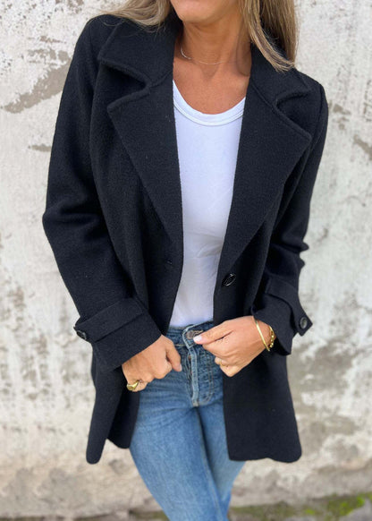 Effortlessly Elegant Coat with a Timeless Design