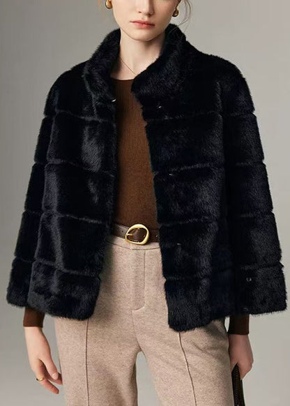 Well Tailored Jacket with a Graceful Silhouette
