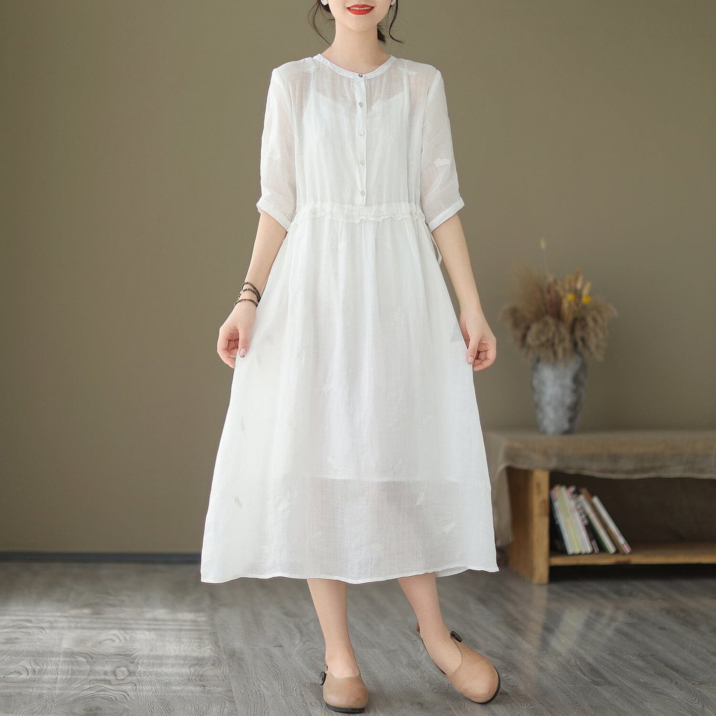 Beautifully Finished Dress in a Timeless Design