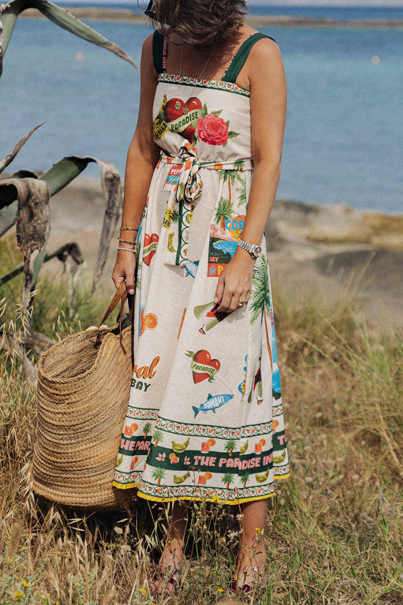 Beautifully Finished Dress in a Timeless Design