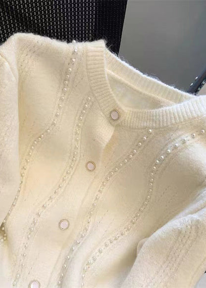 Classic Vintage Sweater with a Flattering Fit