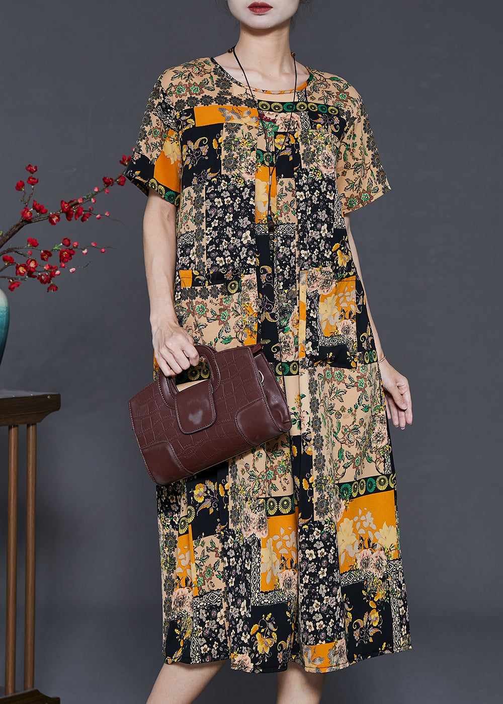 Effortlessly Elegant Dress with a Timeless Design