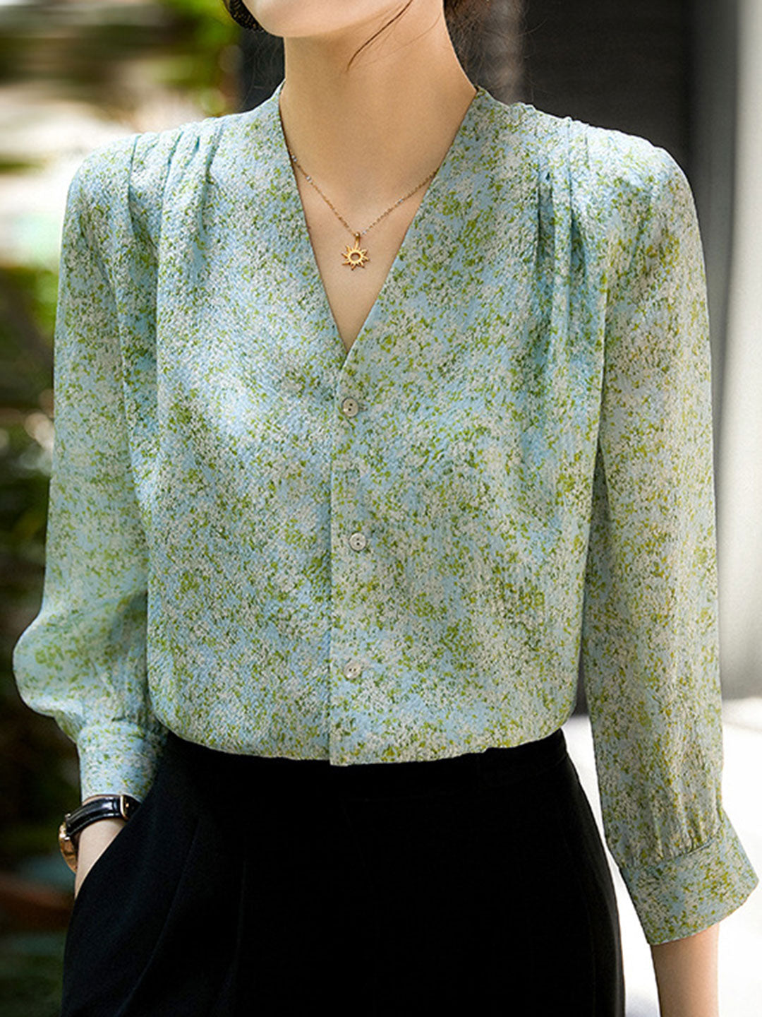 Well Tailored Shirt with a Graceful Silhouette