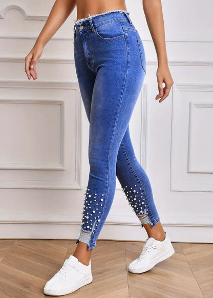 Well Tailored Pants with a Graceful Silhouette