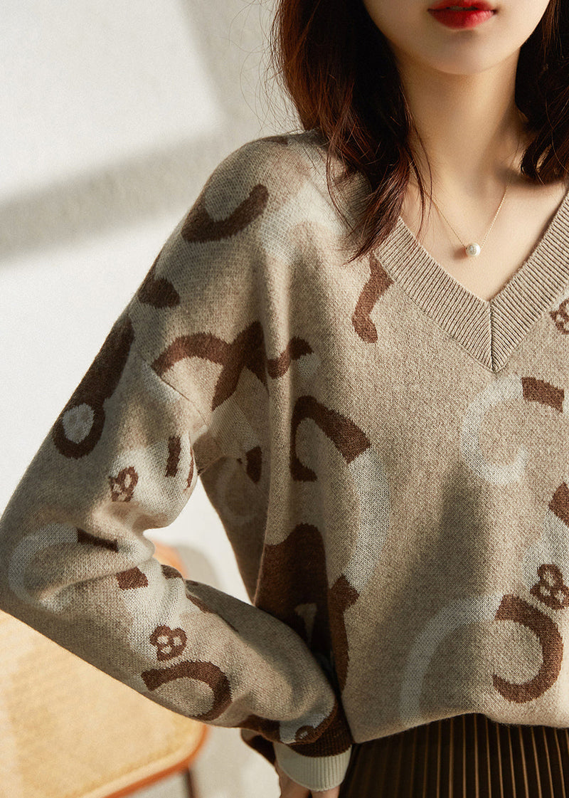 Classic Vintage Sweater with a Flattering Fit