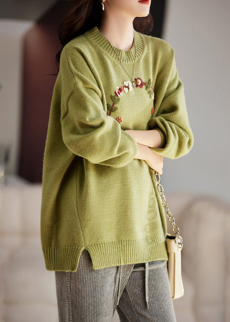 Well Tailored Sweater with a Graceful Silhouette