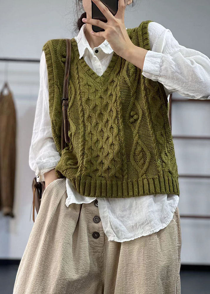 Effortlessly Elegant Garment with a Timeless Design