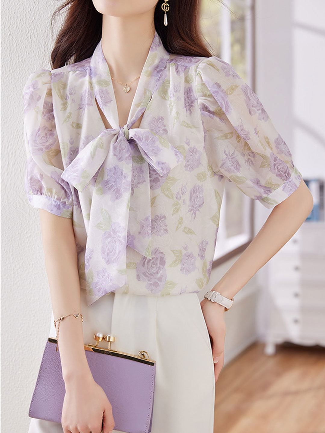 Well Tailored Top with a Graceful Silhouette