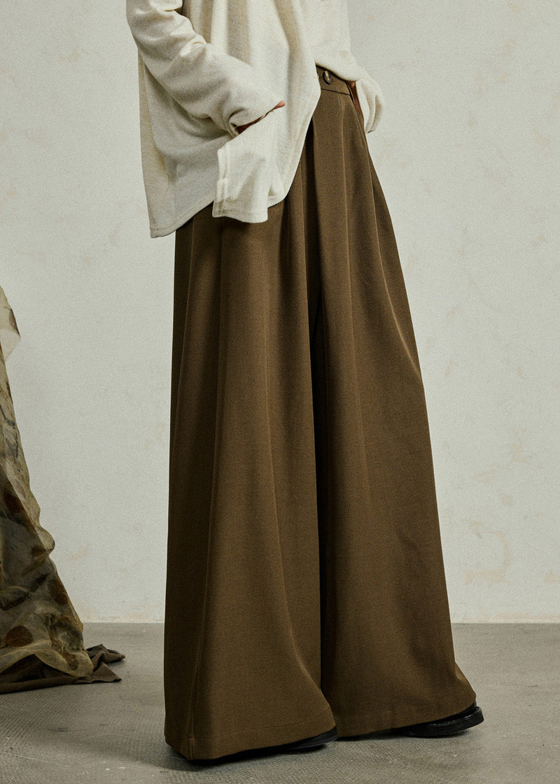 Well Tailored Pants with a Graceful Silhouette