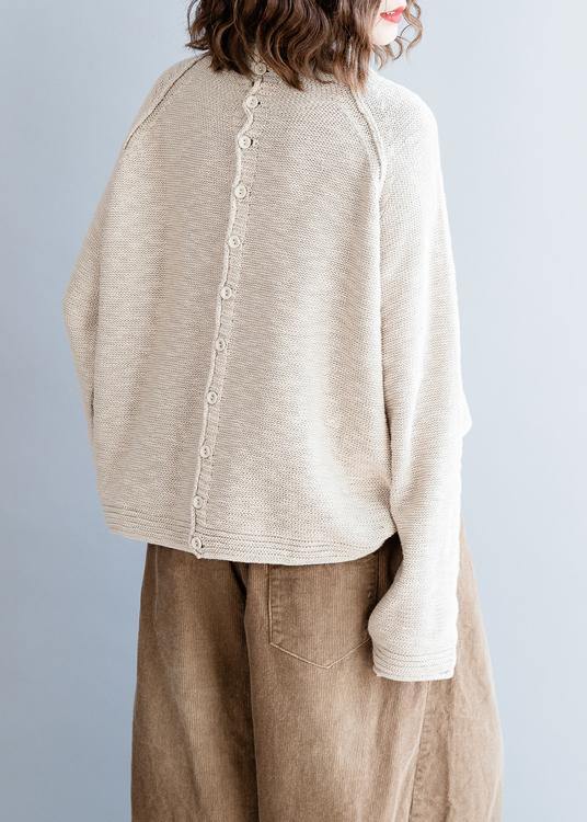 Classic Vintage Blouse with a Flattering Fit
