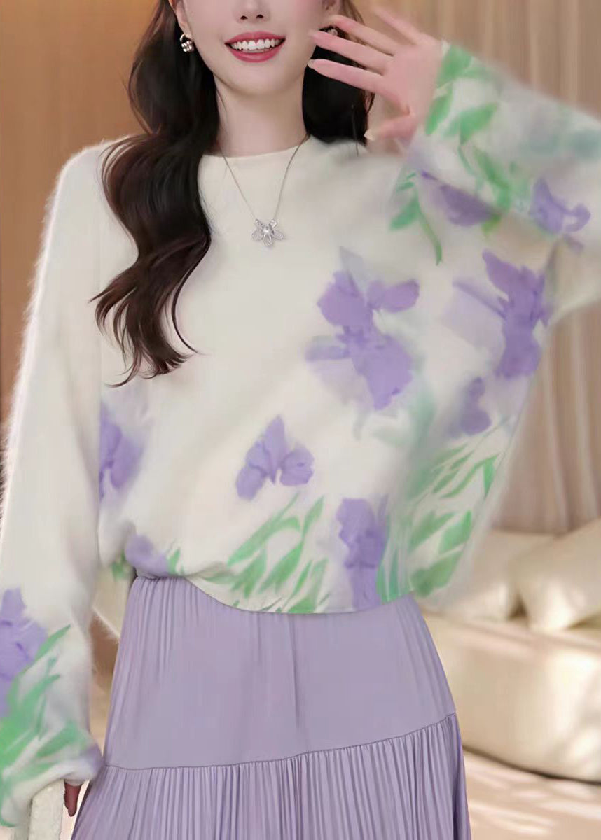 Classic Vintage Sweater with a Flattering Fit