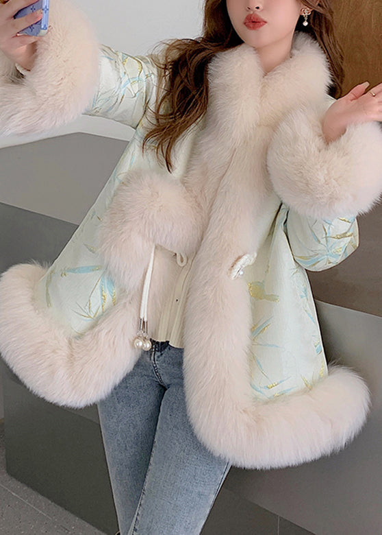 Effortlessly Elegant Coat with a Timeless Design