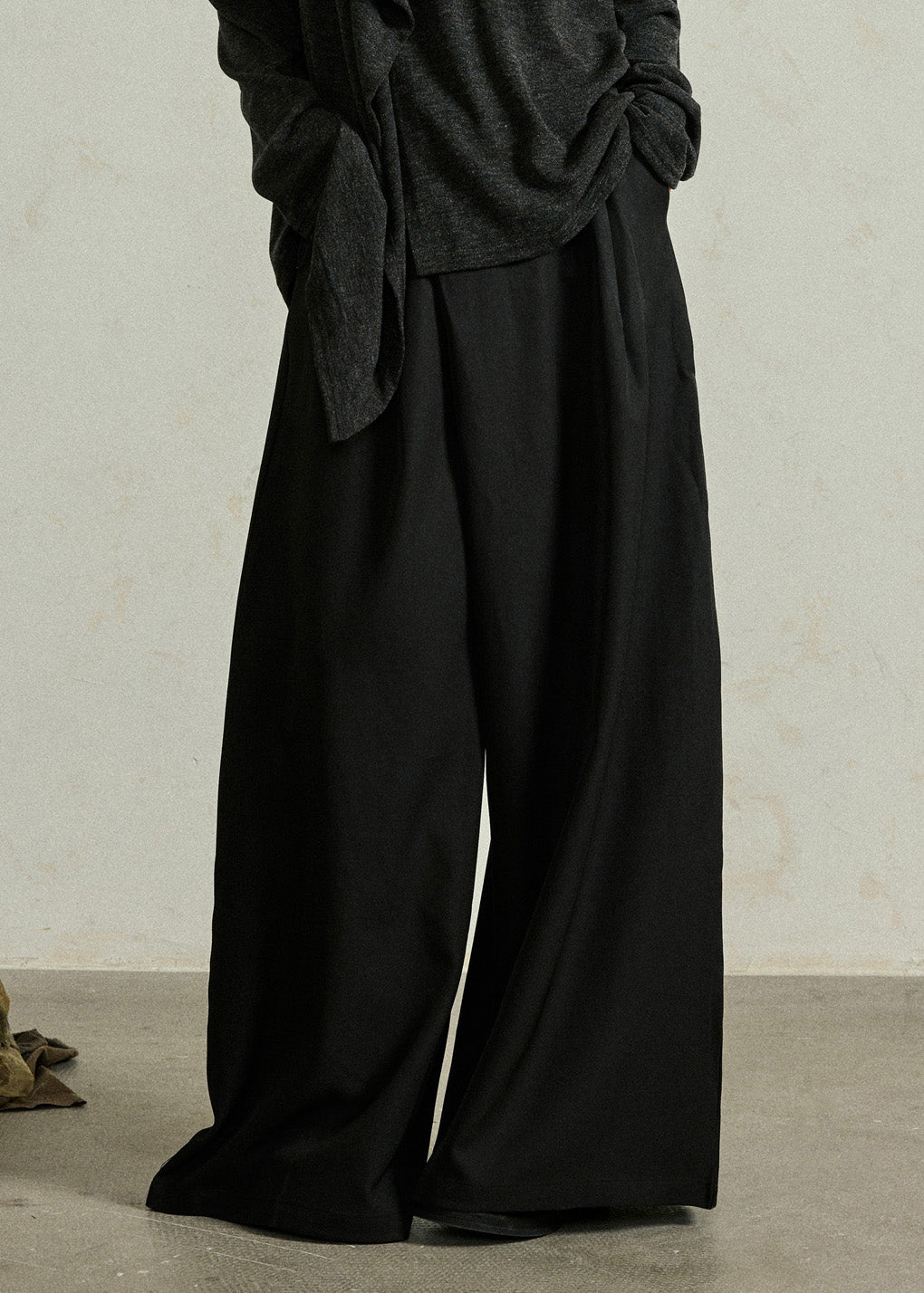 Well Tailored Pants with a Graceful Silhouette