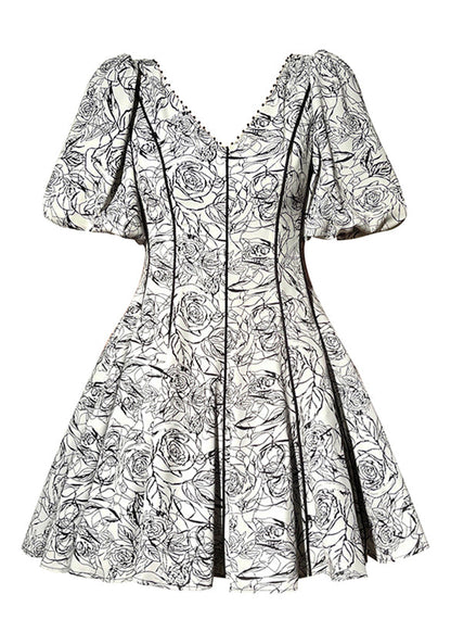 Effortlessly Elegant Dress with a Timeless Design