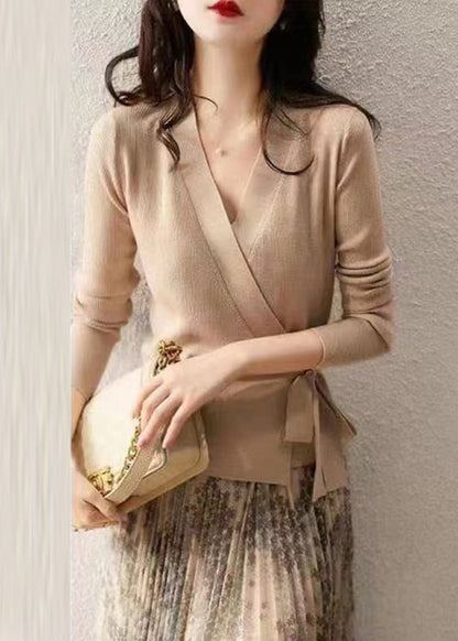 Well Tailored Top with a Graceful Silhouette
