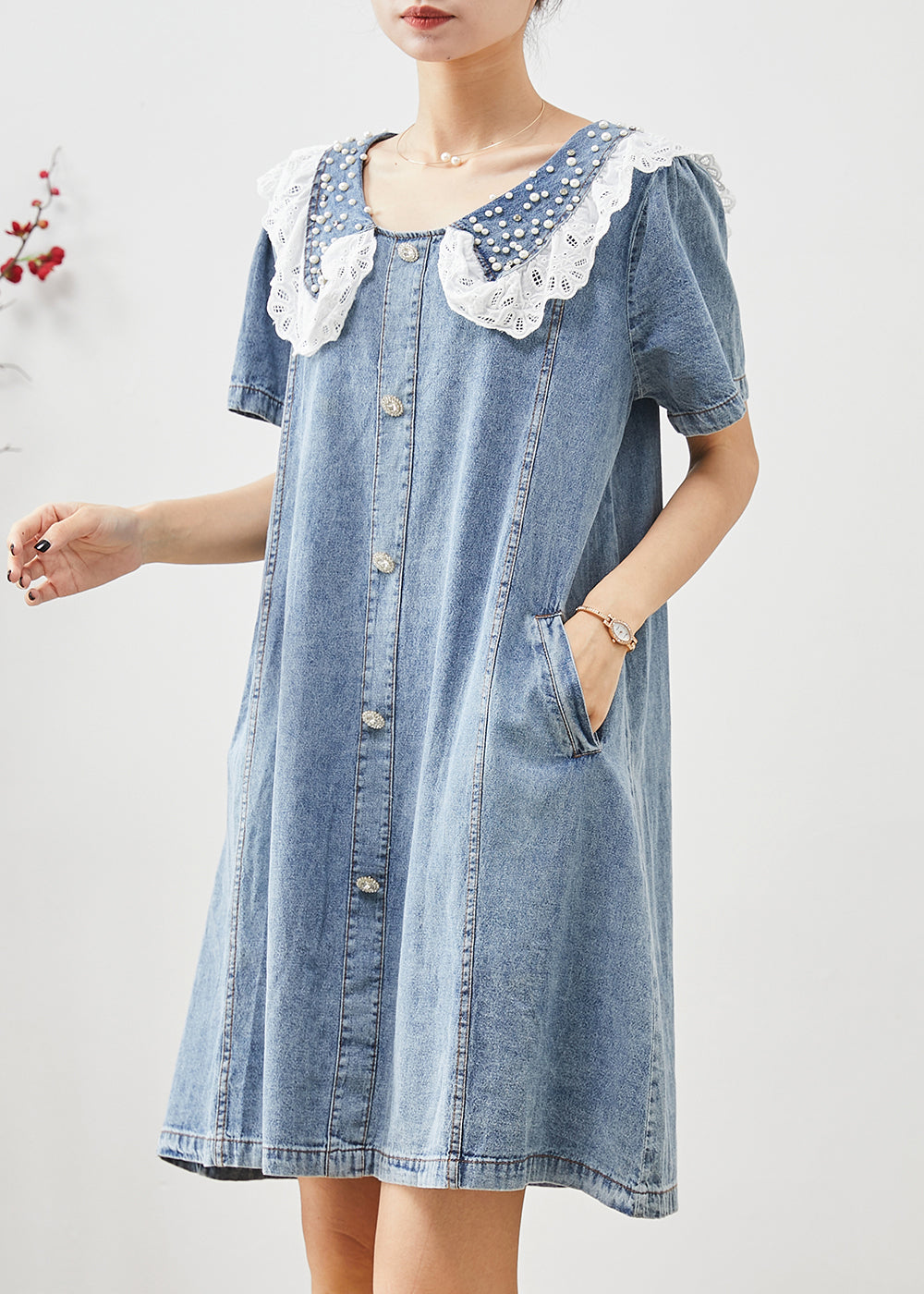 Beautifully Finished Dress in a Timeless Design