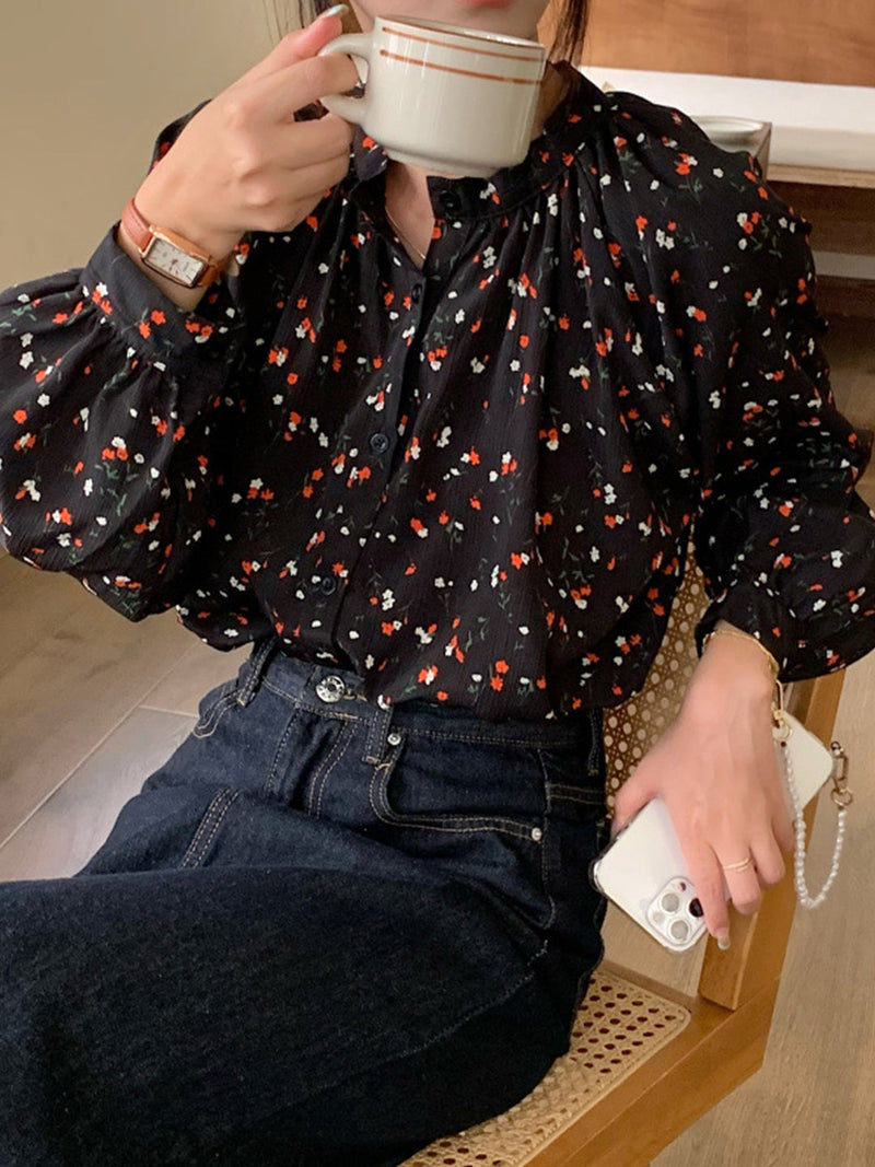 Classic Vintage Blouse with a Flattering Fit