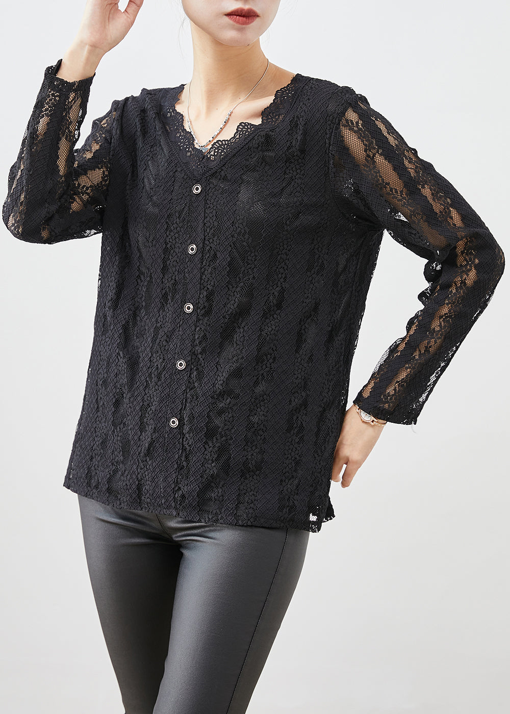 Well Tailored Top with a Graceful Silhouette