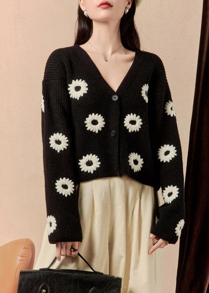Effortlessly Elegant Sweater with a Timeless Design