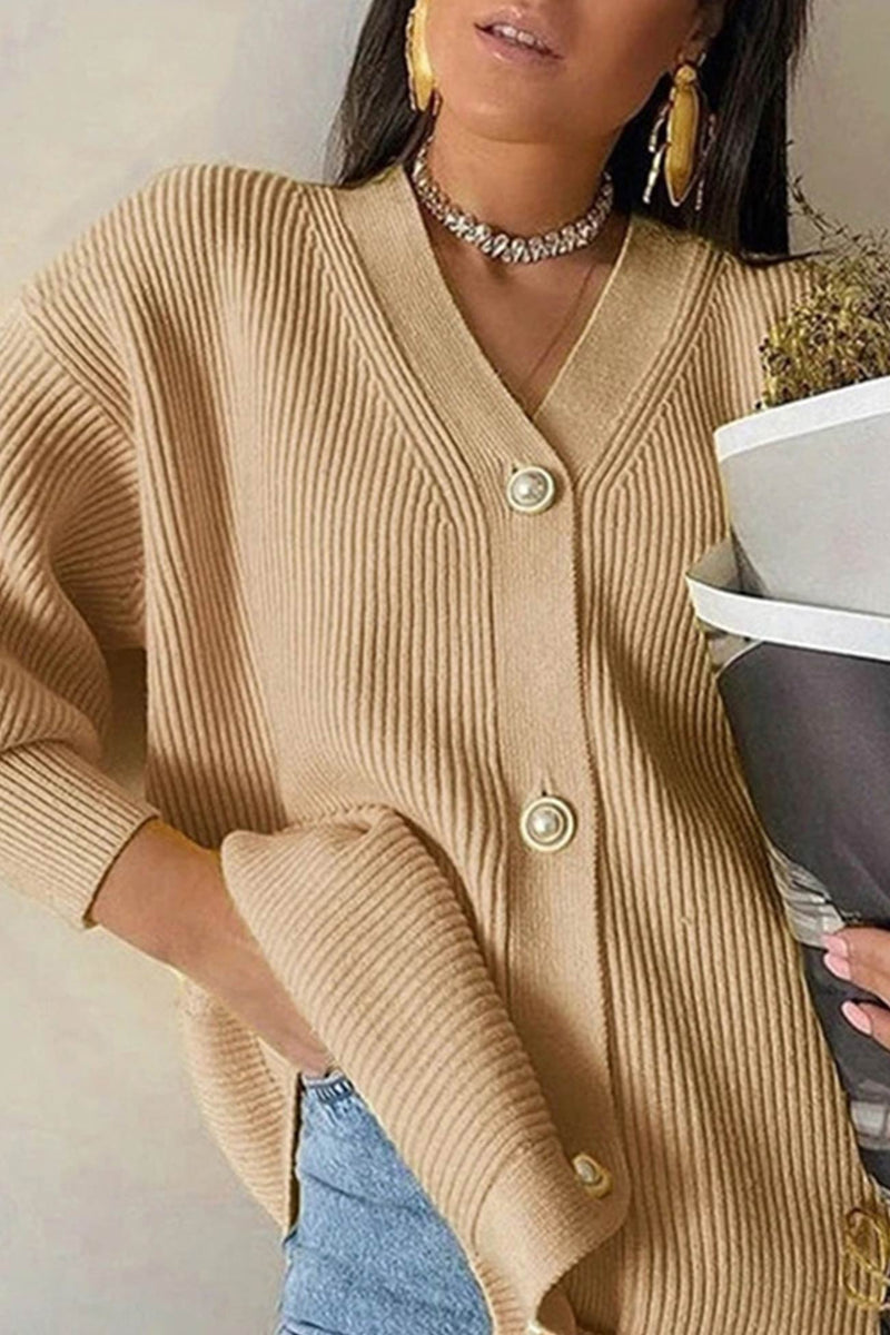 Effortlessly Elegant Cardigan with a Timeless Design