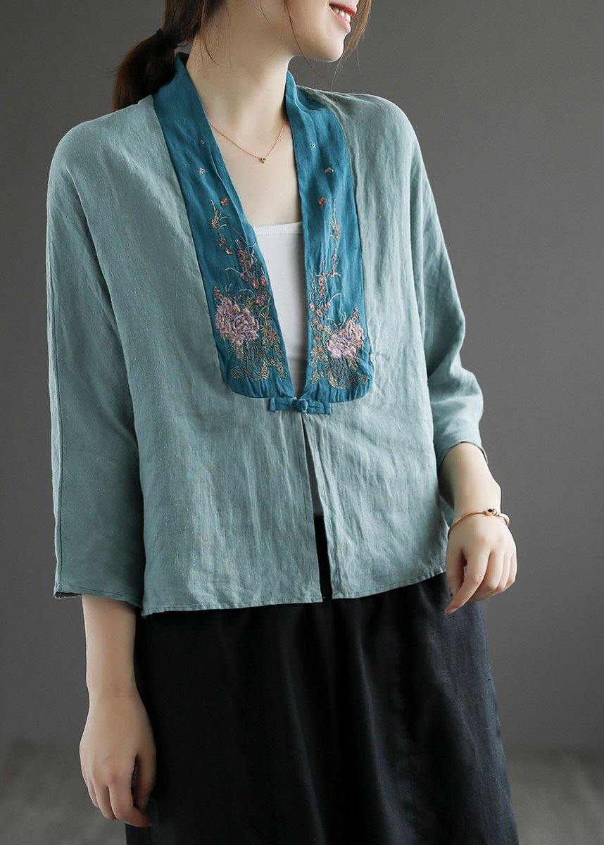 Classic Vintage Blouse with a Flattering Fit